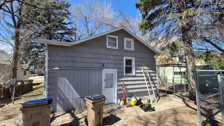 804 11th St NW, Minot, ND 58703 - #2