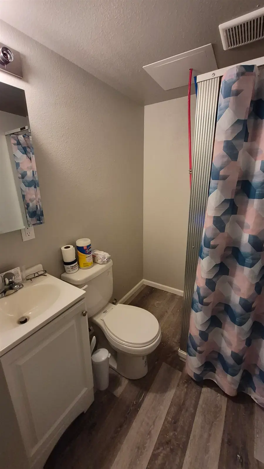 804 11th St NW, Minot, ND 58703 - #3