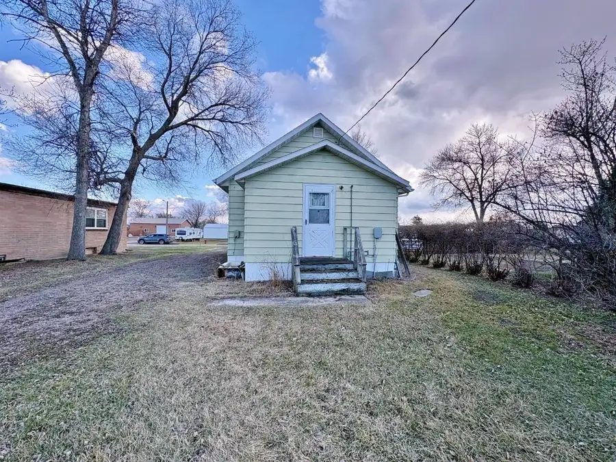 9 4th Ave NW, Garrison, ND 58540 - #3