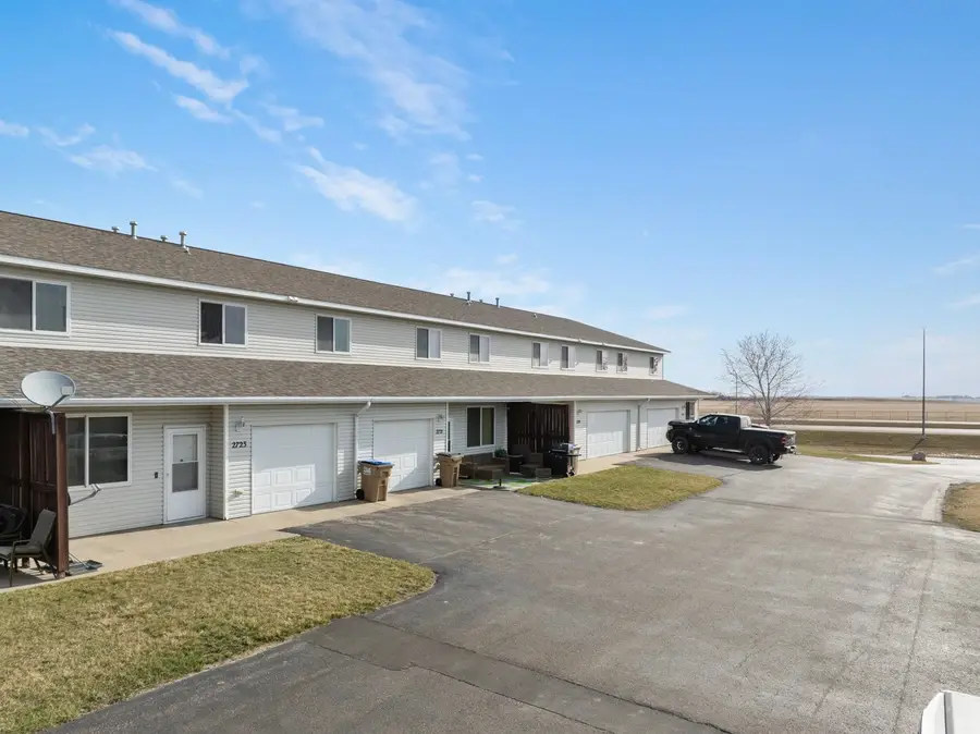 2723 N BROADWAY, Minot, ND 58703 - #2