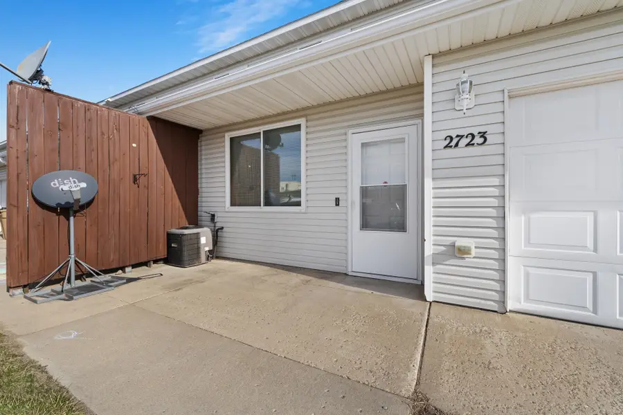 2723 N BROADWAY, Minot, ND 58703 - #3