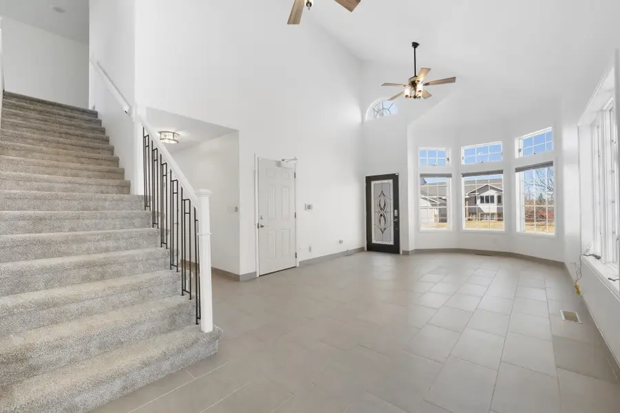 308 28th St NW, Minot, ND 58703 - #3