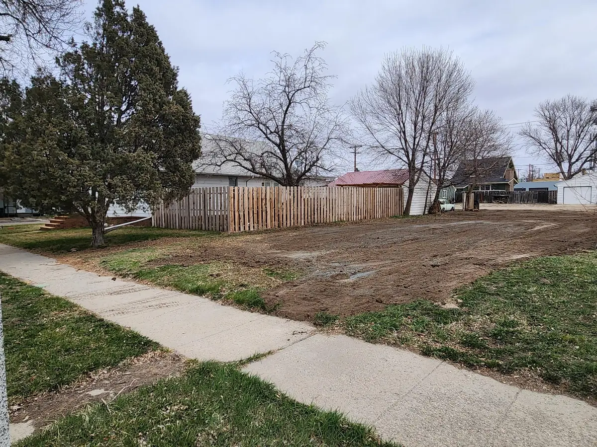 418 Washington Ave, Williston, ND 58801 - #1