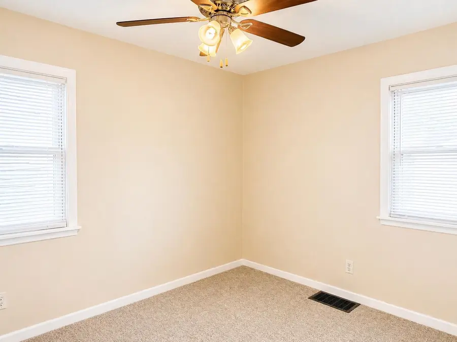 529 NE 12th Street, Minot, ND 58703 - #2