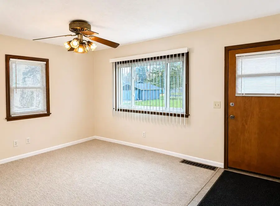 529 NE 12th Street, Minot, ND 58703 - #3