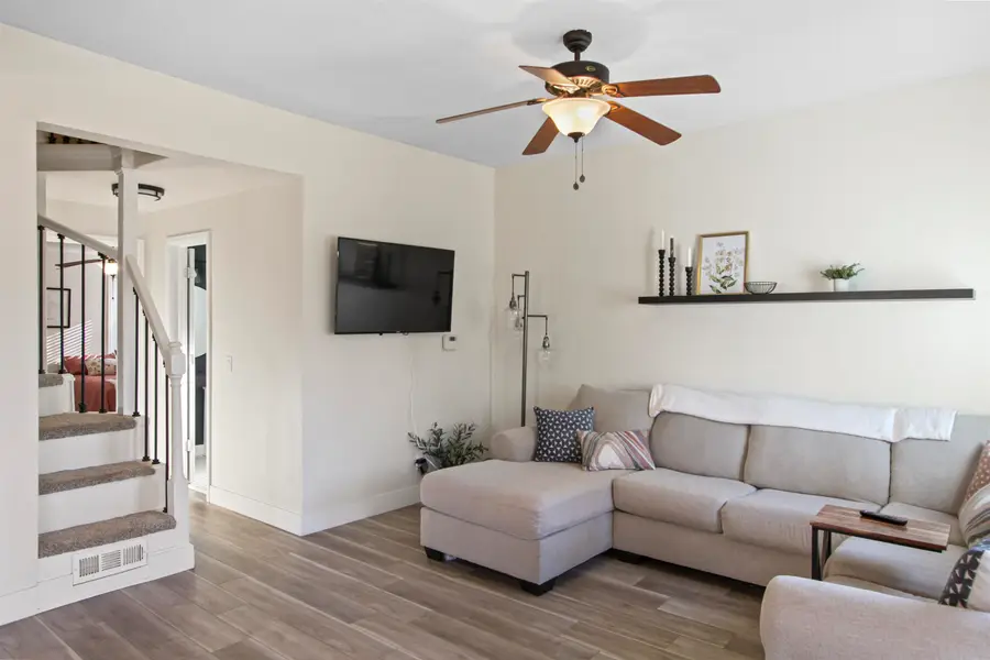 817 8th Ave NE, Minot, ND 58703 - #3