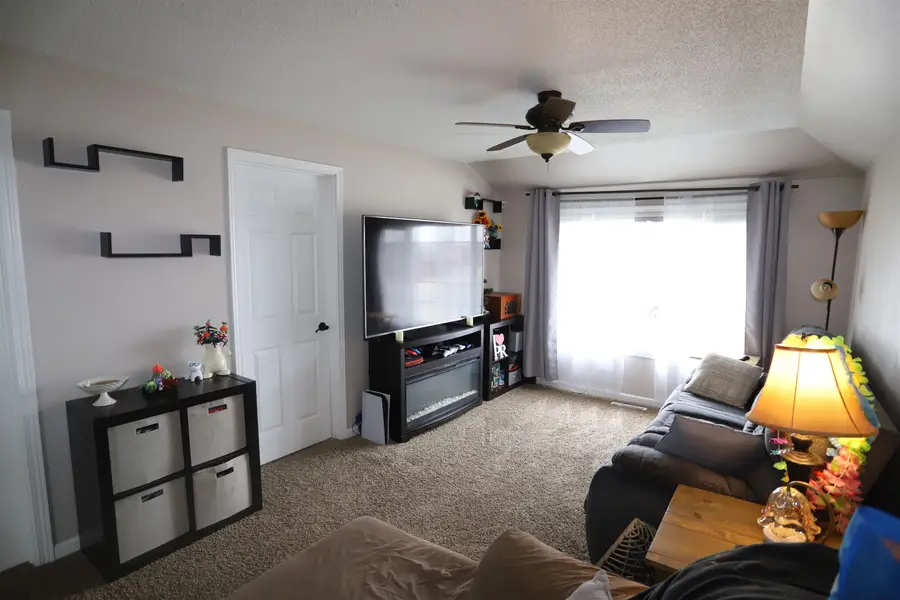 409 5th ST SW, Minot, ND 58701 - #3