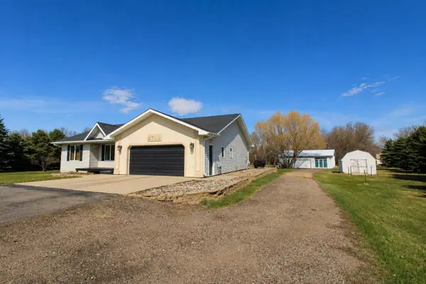 2710 NW 68th St, Minot, ND 58703