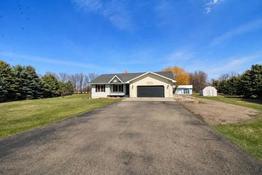 2710 NW 68th St, Minot, ND 58703 - #2