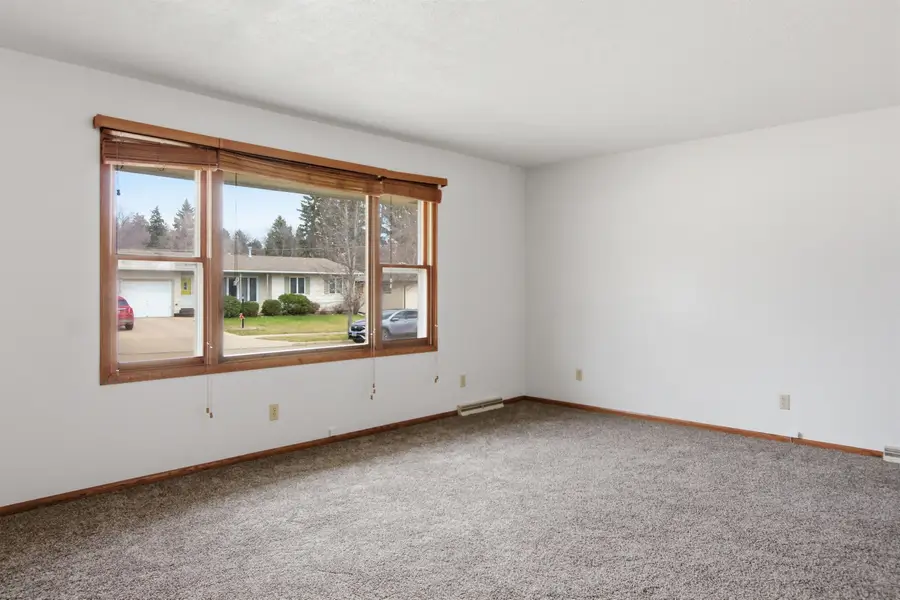 2115 7th Ave NW, Minot, ND 58703 - #3