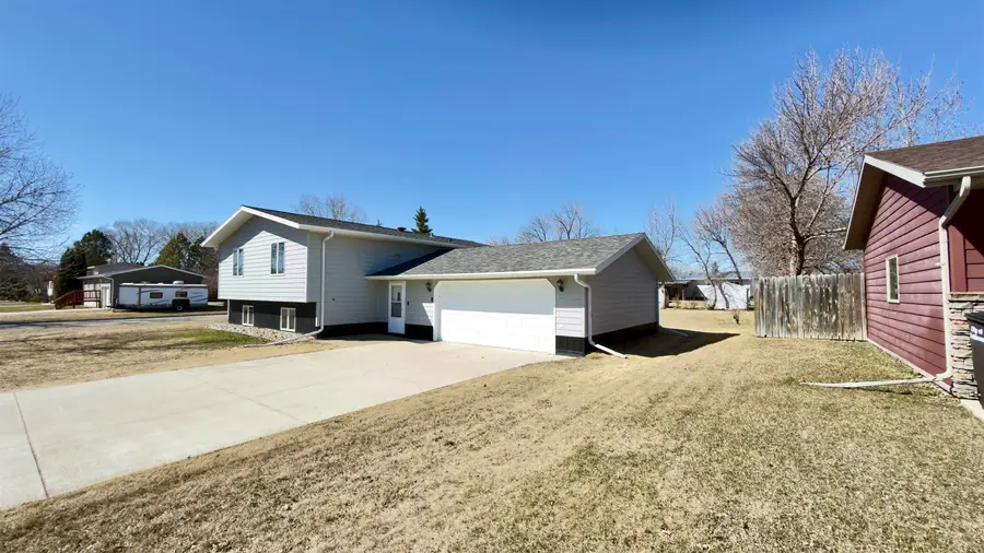815 7th St E, Bottineau, ND 58318 - #3