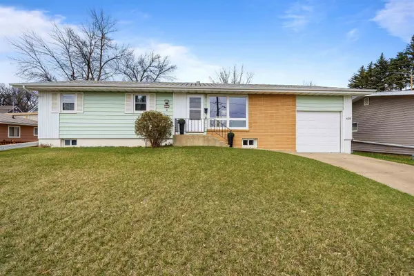 425 11th Ave NE, Minot, ND 58703