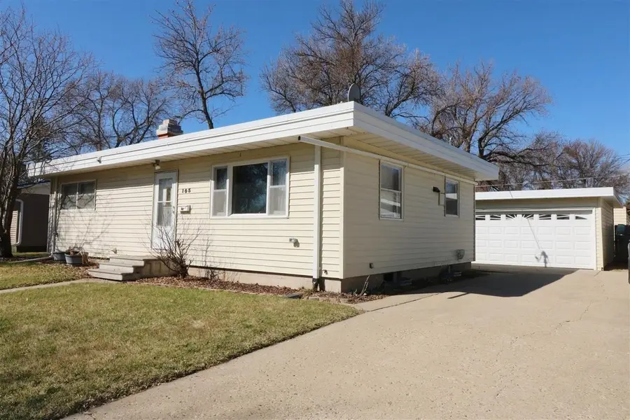 105 22nd St NW NW, Minot, ND 58703 - #2