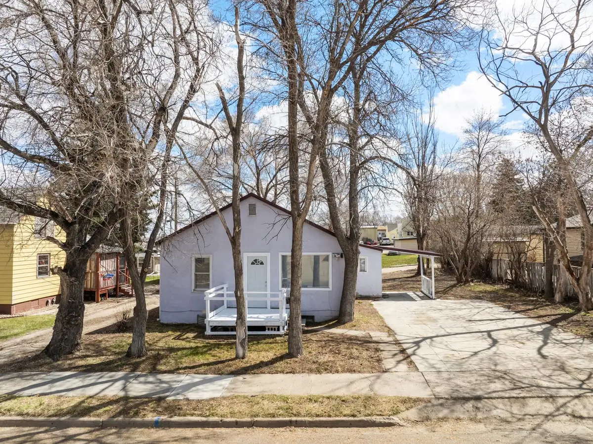 711 5th St SW, Minot, ND 58701 - #1
