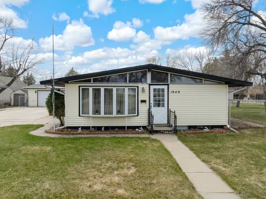 1949 Anderson Drive, Minot, ND 58703 - #2