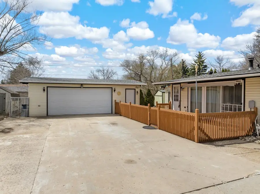 1949 Anderson Drive, Minot, ND 58703 - #3