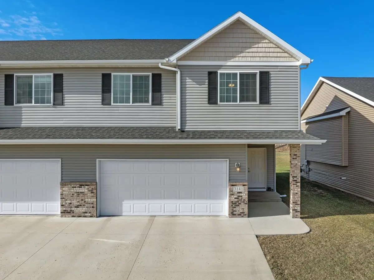 3141 8th St NE, Minot, ND 58703 - #1