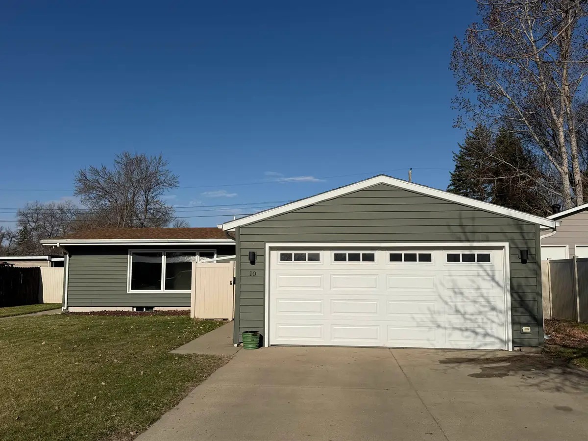 10 SW 24th St, Minot, ND 58701-5013 - #1