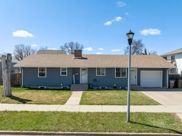 605 8th St NW, Minot, ND 58703