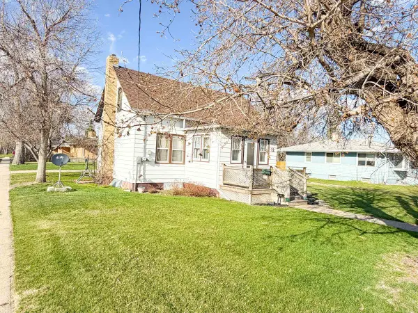 12 2nd Ave W, Velva, ND 58790