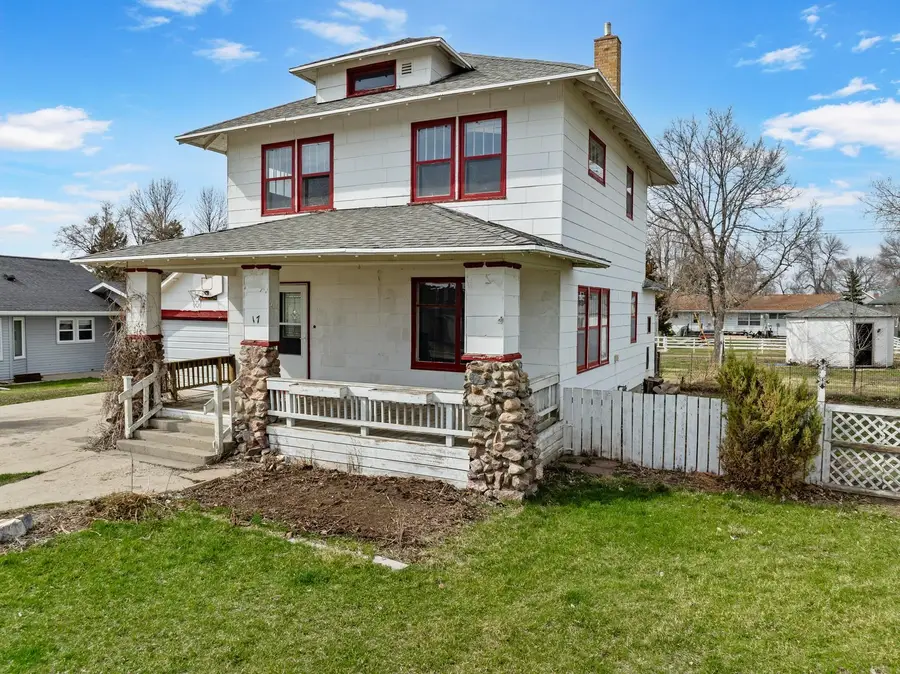 17 3rd Ave NW, Garrison, ND 58540 - #2