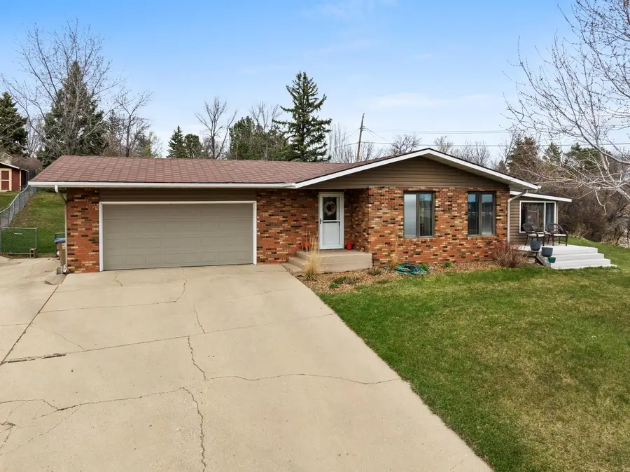 4 NW Debra Ct, Minot, ND 58703 - #2