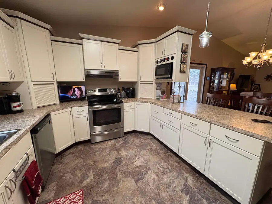 3303 7th St SW, Minot, ND 58701-6492 - #3