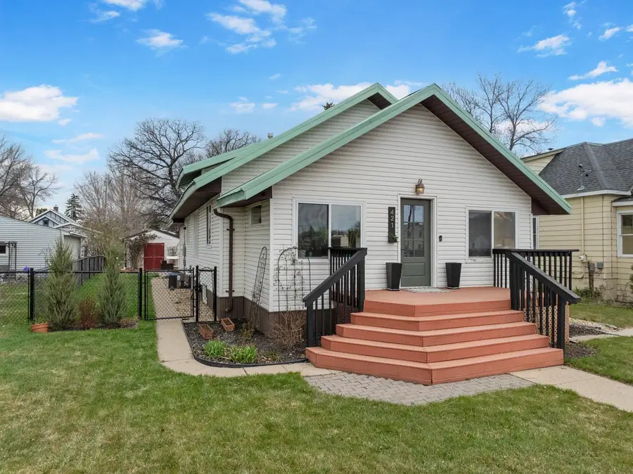 421 2nd St NE, Minot, ND 58703 - #2
