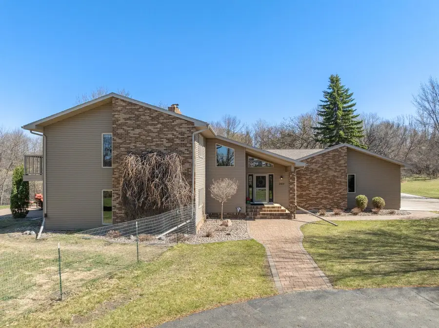 2409 13th St SE, Minot, ND 58701 - #2