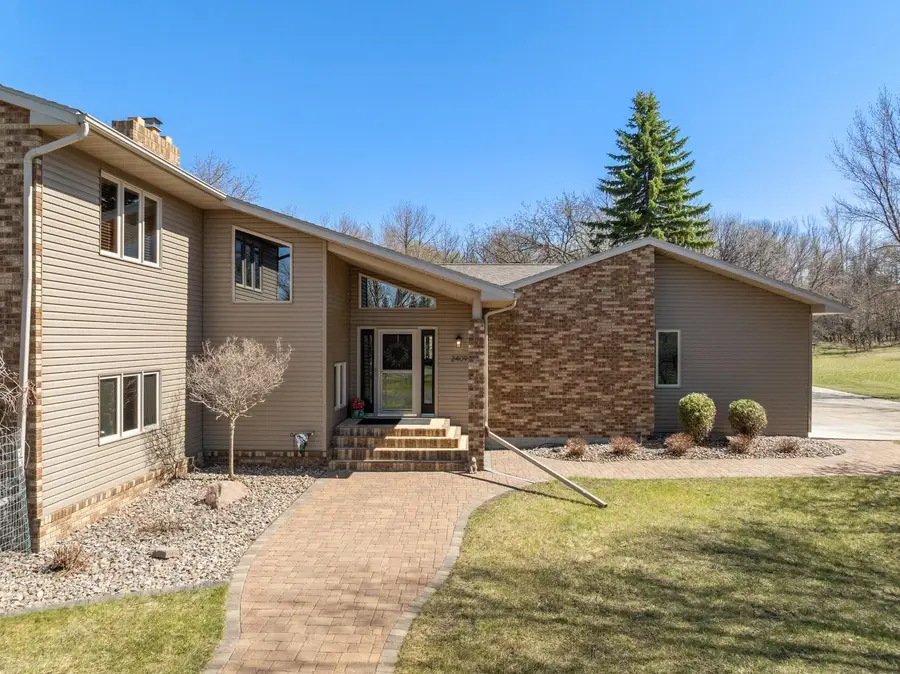 2409 13th St SE, Minot, ND 58701 - #3