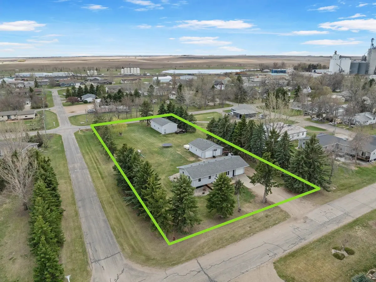 316 NE 3rd Ave, Berthold, ND 58718 - #1