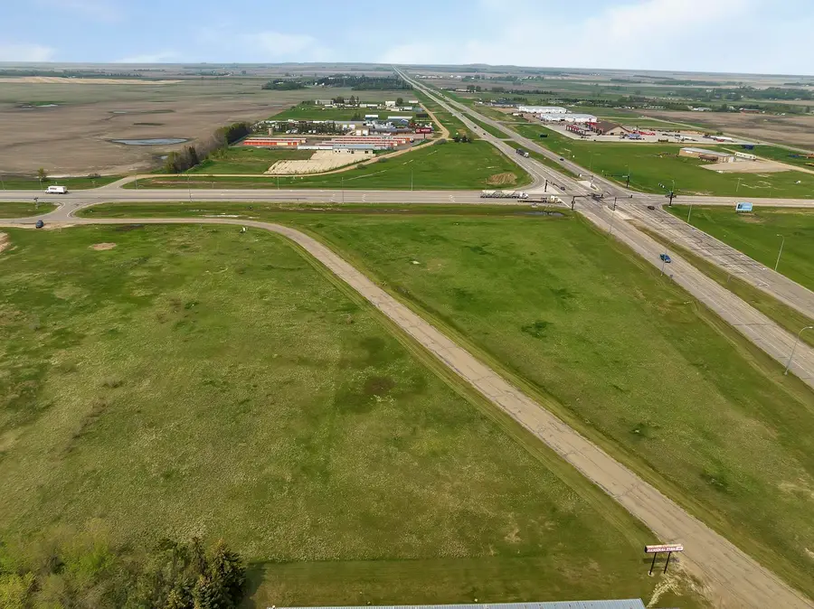 4539 N Broadway, Minot, ND 58703 - #2