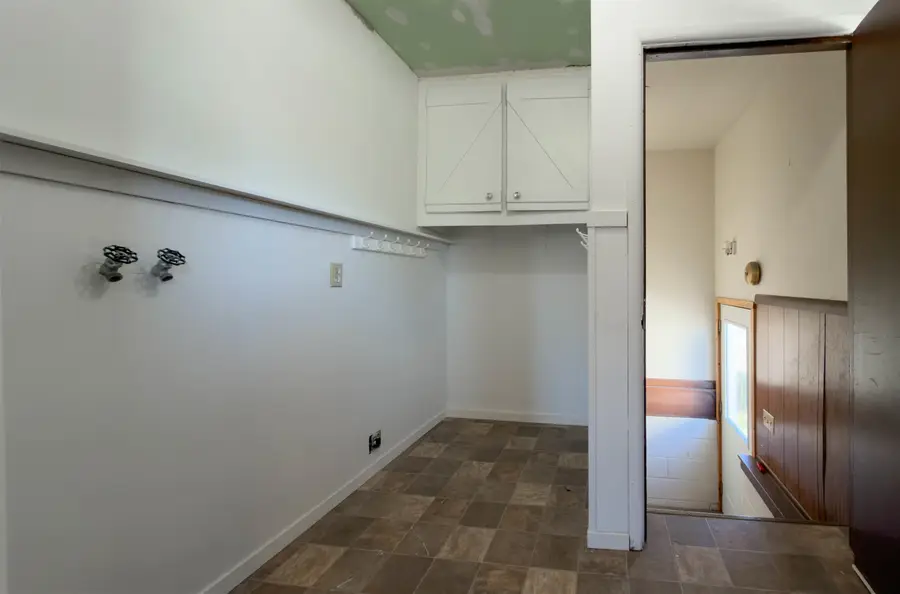322 N Hanson St, Tioga, ND 58852 - #3