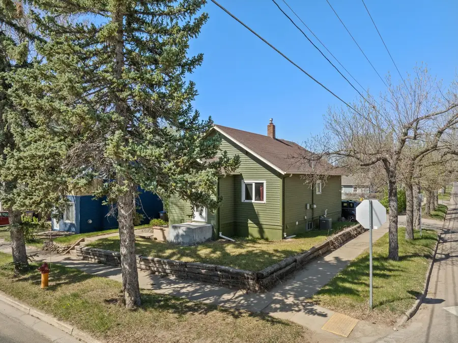 1023 3RD ST NE, Minot, ND 58703 - #2