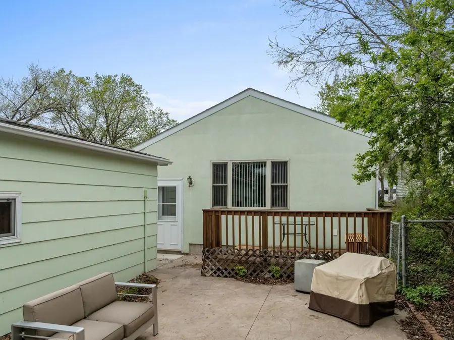 616 23rd St NW, Minot, ND 58703 - #3