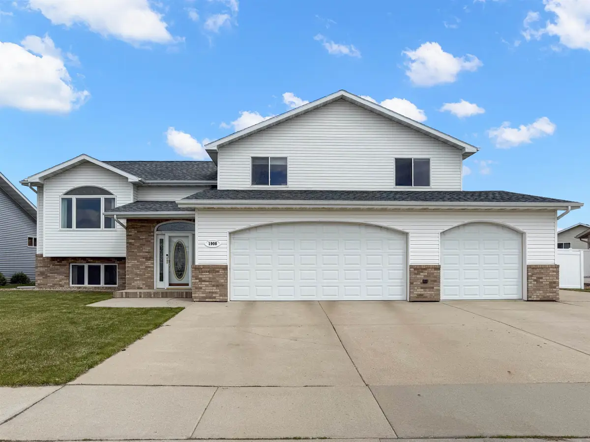 1908 13th St NW, Minot, ND 58703 - #1