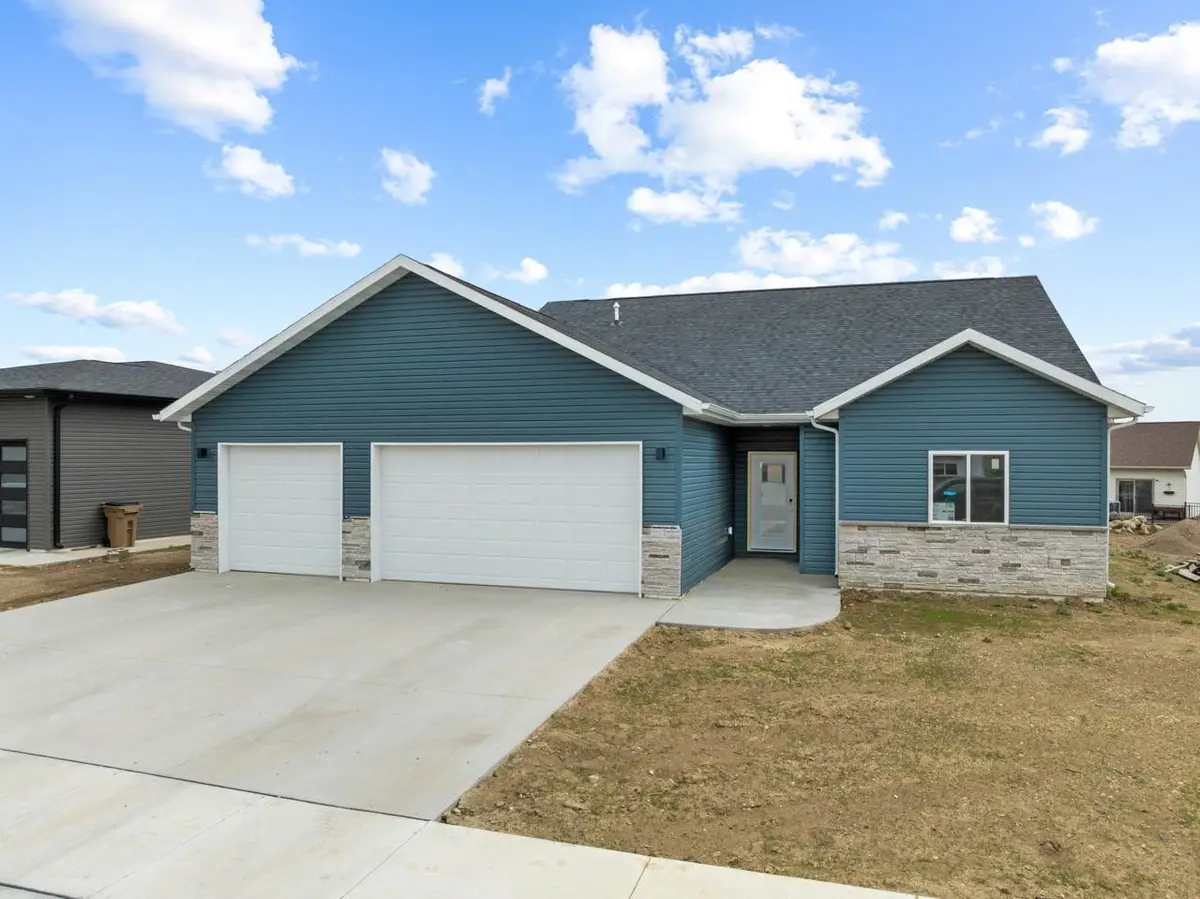 2708 21st St NW, Minot, ND 58703 - #1