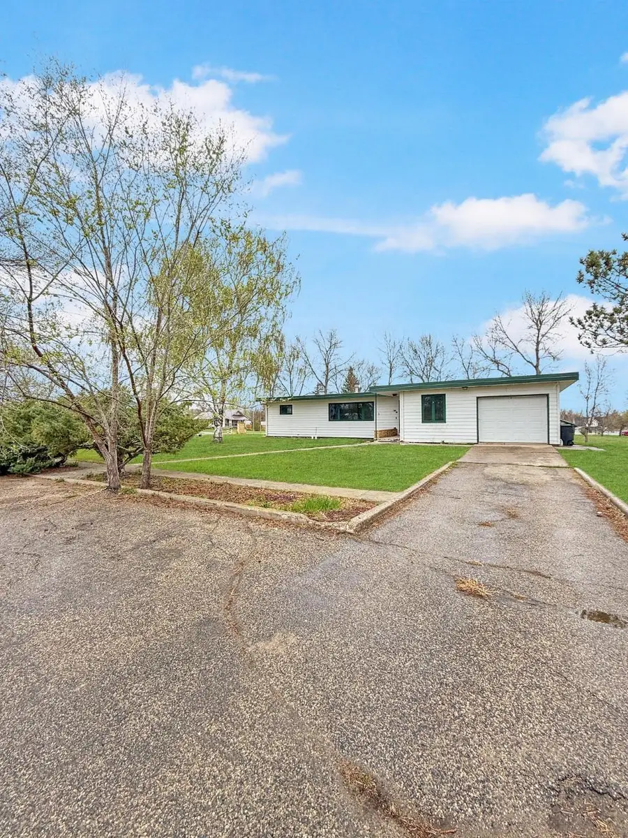 306 Raymond St, Glenburn, ND 58740 - #2