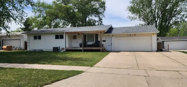 1828 9th St SW, Minot, ND 58701
