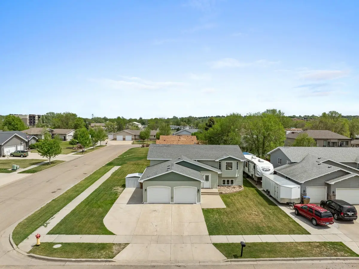 405 22ND ST SW, Minot, ND 58701 - #1