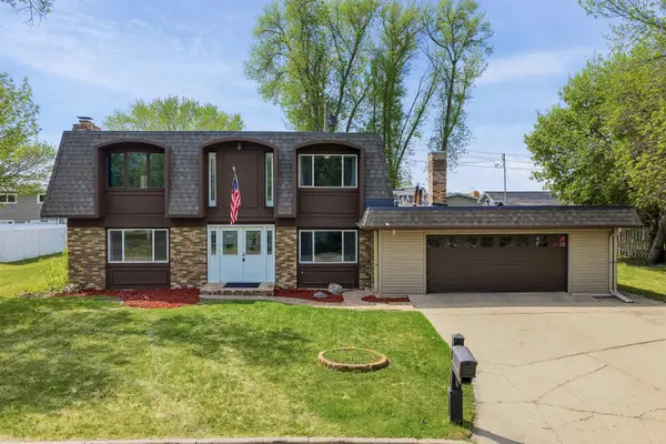 1505 4th Ave SW, Minot, ND 58701-3666