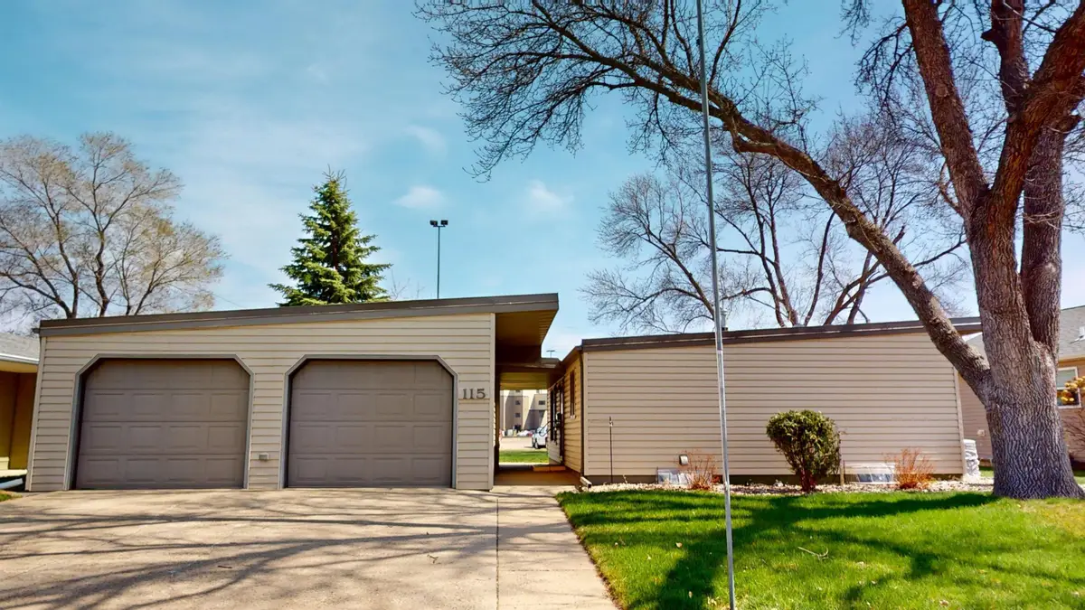 115 18th St SW, Minot, ND 58701 - #1