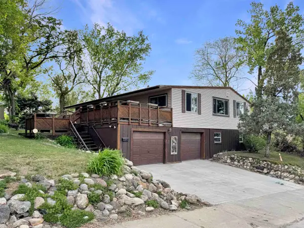 408 6th St Sw, Minot, ND 58701