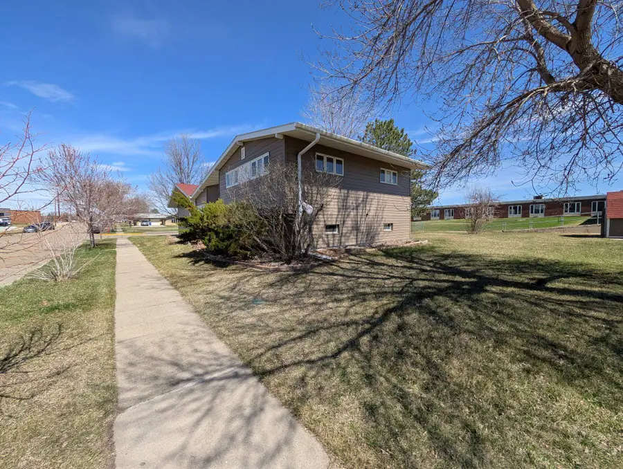 522 NW 1st Ave, Beulah, ND 58523 - #3