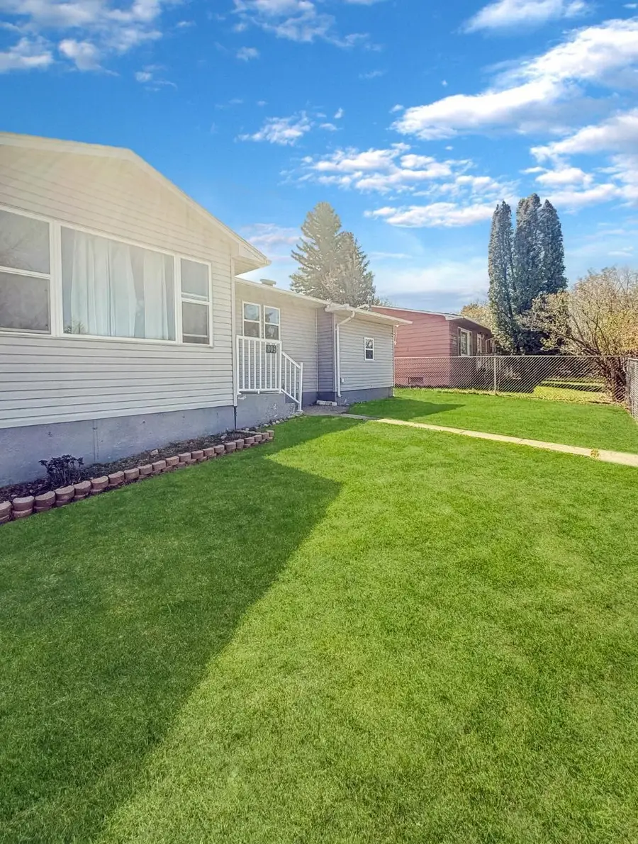 805 3rd St SW, Minot, ND 58701 - #2