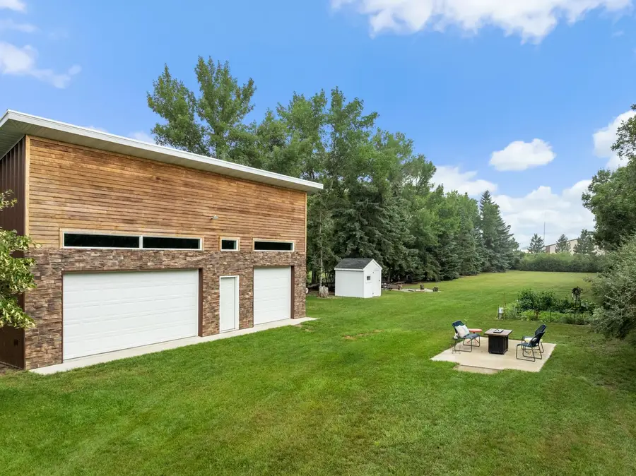 5825 SE 11th Ave, Minot, ND 58701 - #2