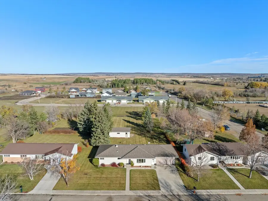 604 WEST PINE CIRCLE, Bottineau, ND 58318 - #2