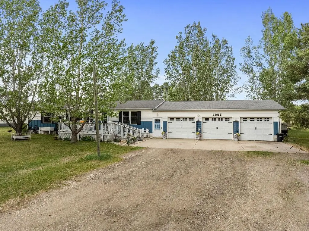 4905 SE 34th Ave, Minot, ND 58701 - #1