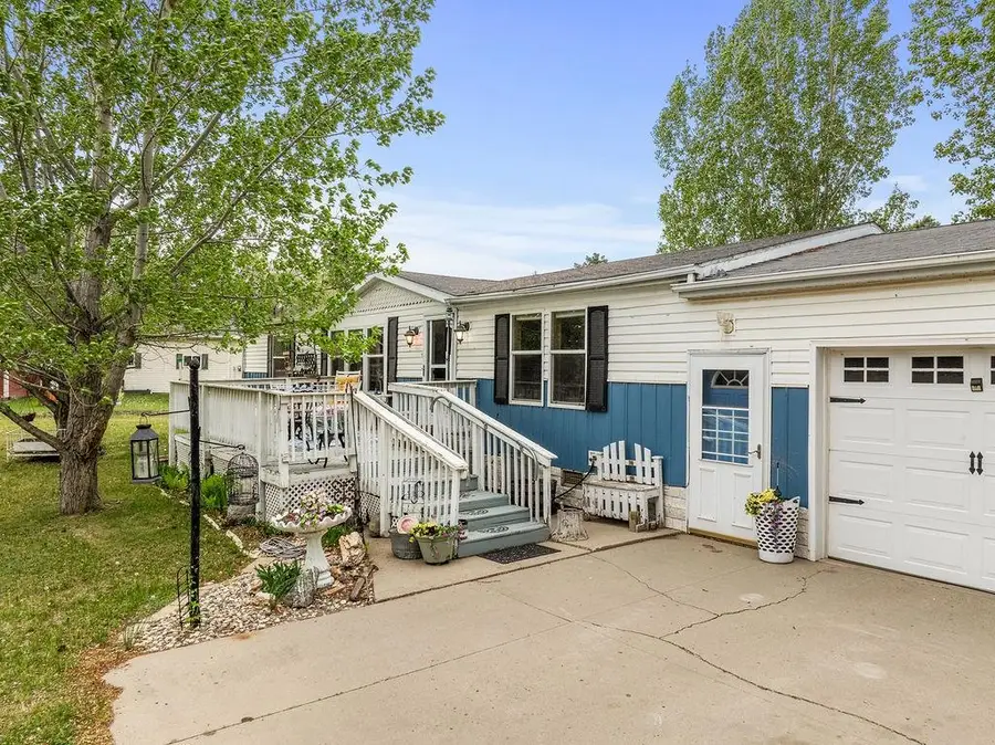 4905 SE 34th Ave, Minot, ND 58701 - #2