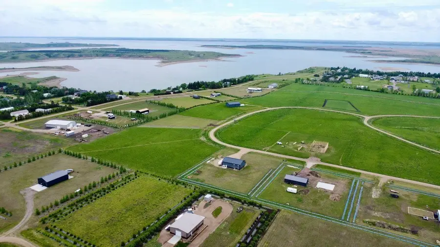 4166 13W ST NW, Garrison, ND 58540 - #2